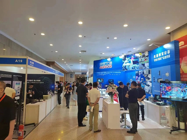 華北工控?cái)y創(chuàng)新產(chǎn)品方案亮相2024中國(guó)（北京）機(jī)器視覺(jué)展.jpg